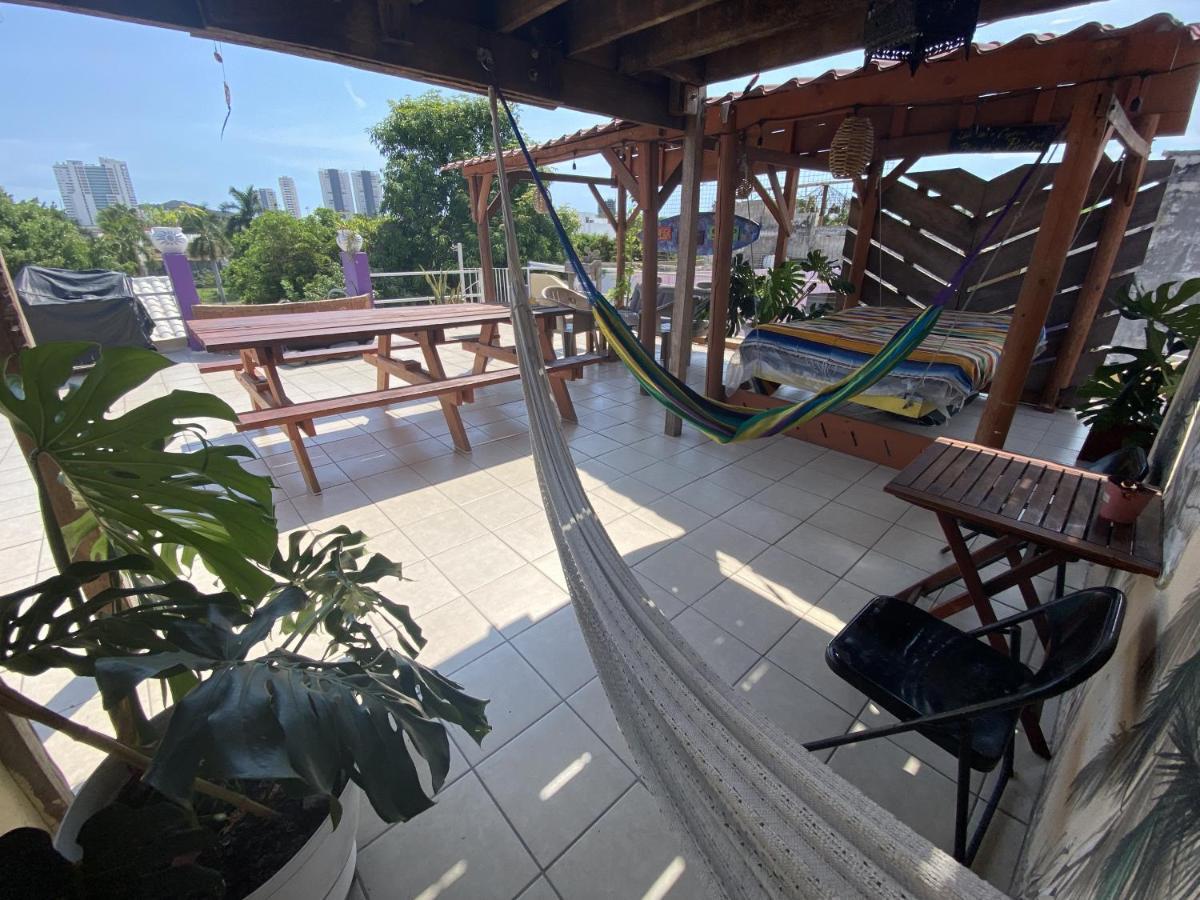 Wandering Monkey Guesthouse Масатлан Екстериор снимка