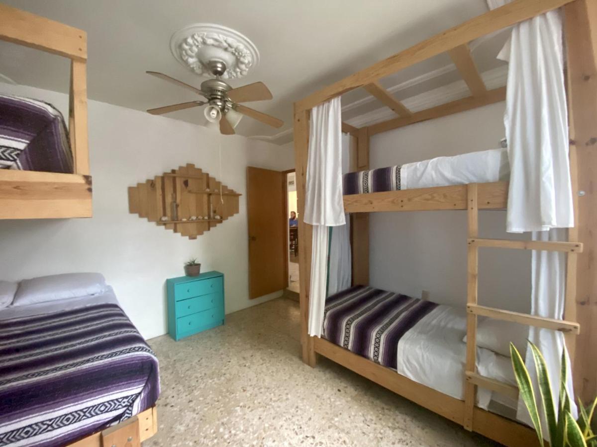Wandering Monkey Guesthouse Масатлан Екстериор снимка